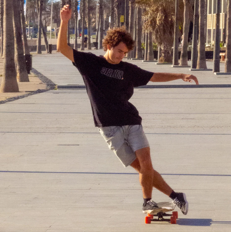 Sergio Almela. El surfista del asfalto valenciano.