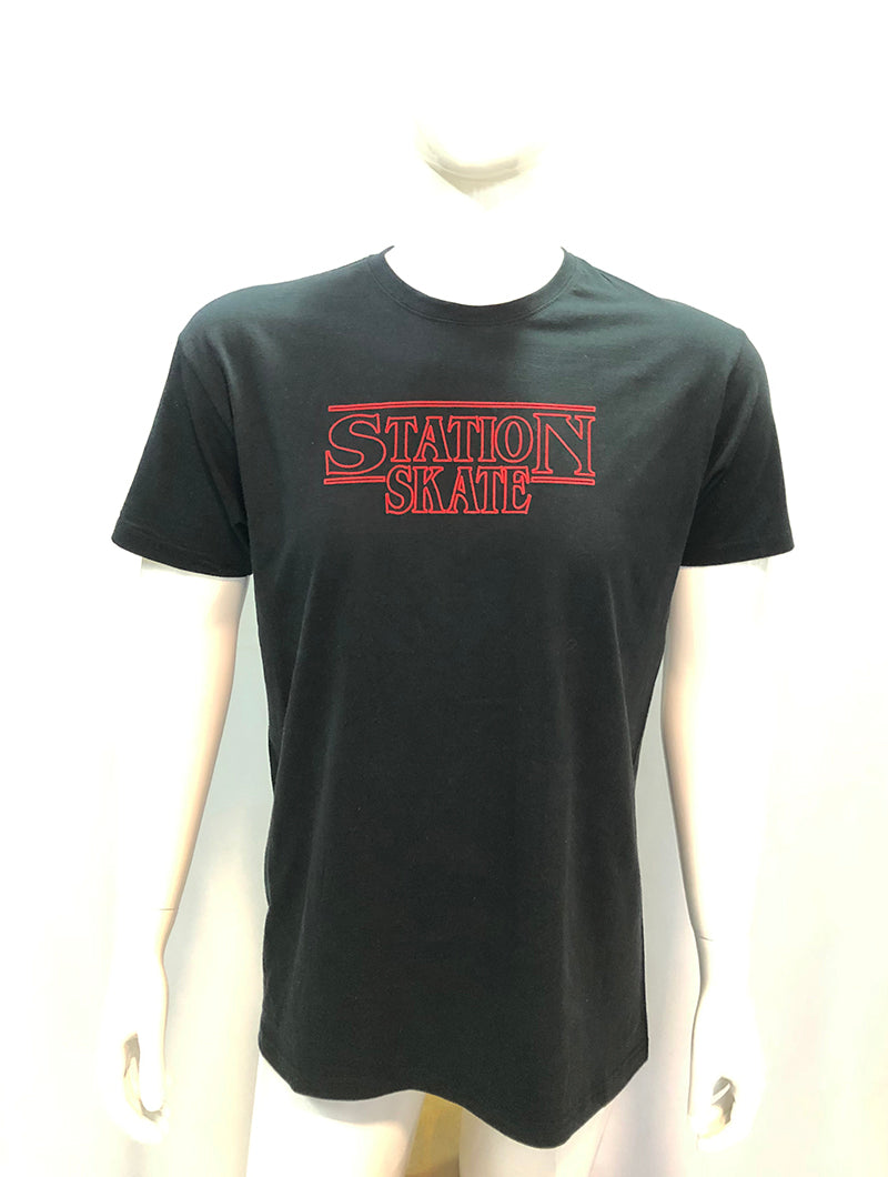 Camiseta Negra - StationSkate