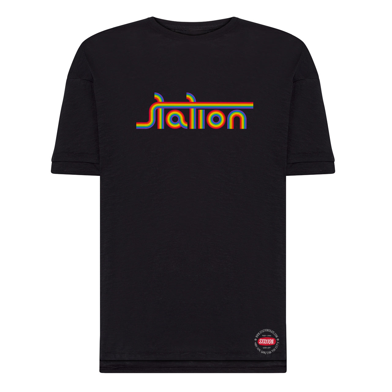 Camiseta negra con arcoiris